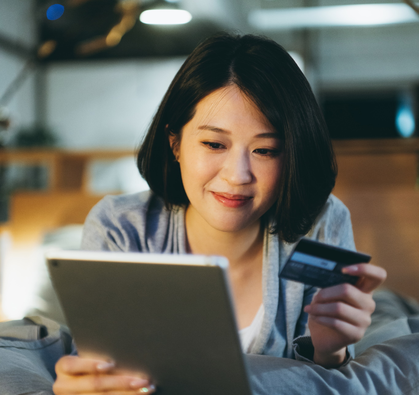 Managing your credit page. Be credit smart. Here are some tips to help keep your credit card spending in-check